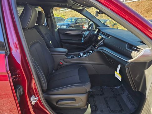 New 2025 Jeep Grand Cherokee Laredo X w/ Luxury Tech Group I image 29