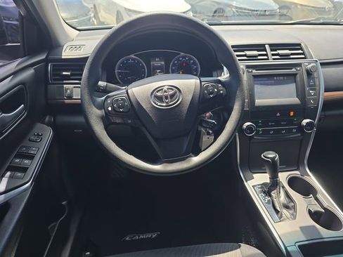 Used 2017 Toyota Camry LE FWD image 13
