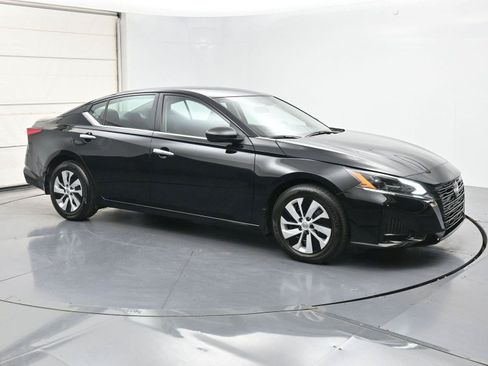 Used 2024 Nissan Altima 2.5 S FWD image 24