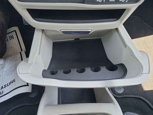 Used 2022 Chrysler Voyager LX FWD image 20