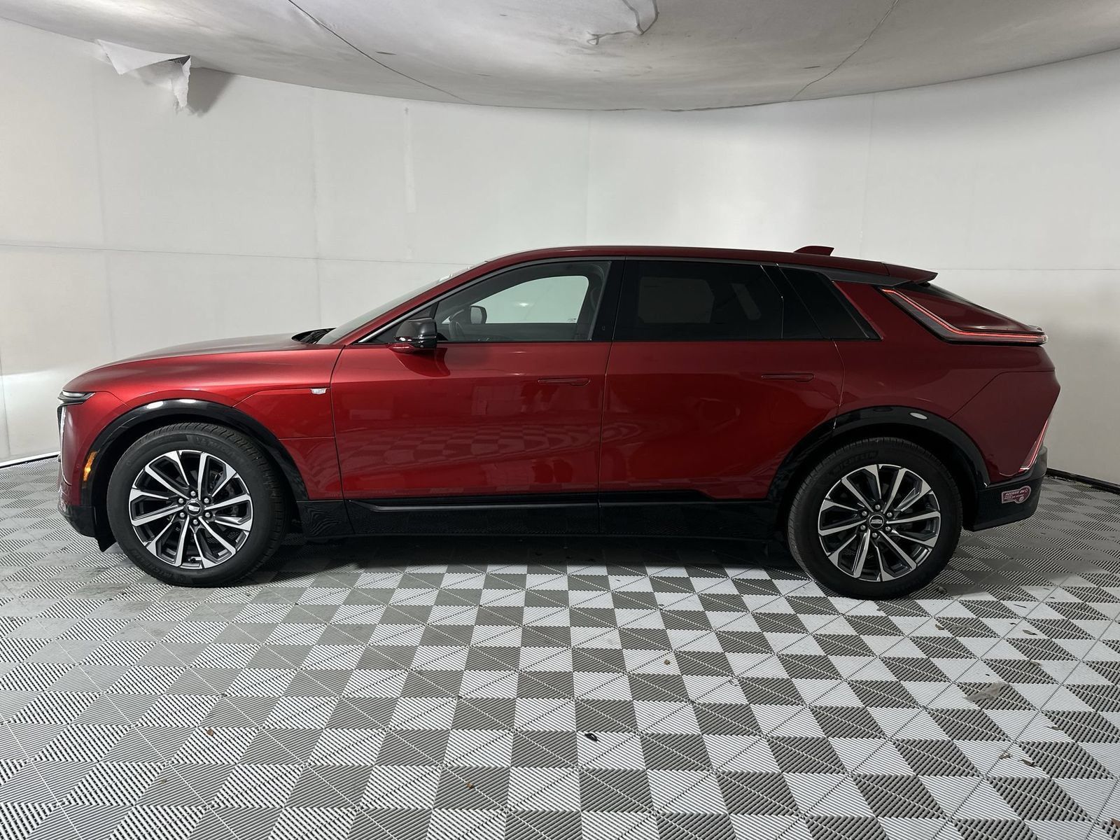 Used 2024 Cadillac Lyriq Sport RWD image 5