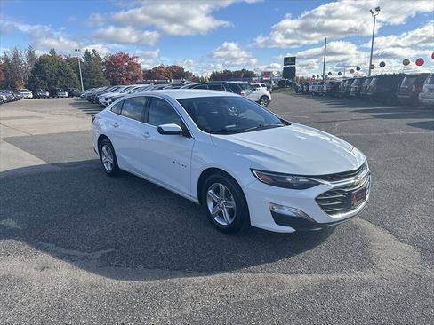 Used 2022 Chevrolet Malibu LS w/ Driver Confidence Package II FWD image 2