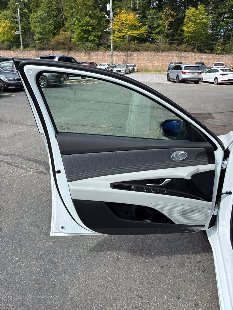 New 2026 Hyundai Elantra SEL Sport FWD image 25