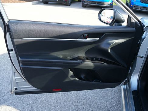 Used 2021 Toyota Camry SE image 16