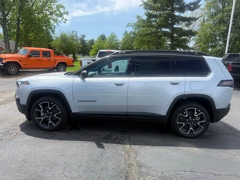 New 2026 Jeep Cherokee Overland w/ Advanced Pro Tech Group AWD/4WD image 8