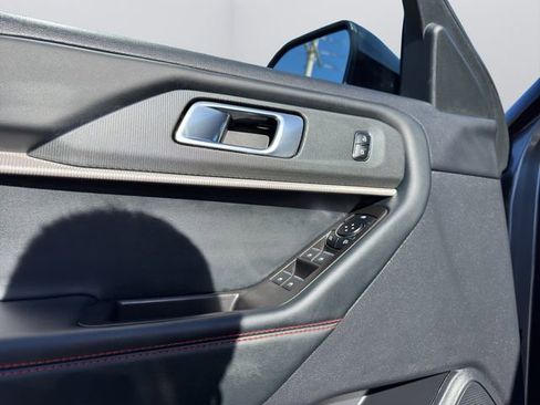 Used 2025 Ford Explorer ST-Line image 12