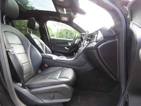 Used 2021 Mercedes-Benz GLC 300 4MATIC image 13