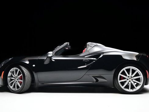 Used 2016 Alfa Romeo 4C Spider RWD image 18