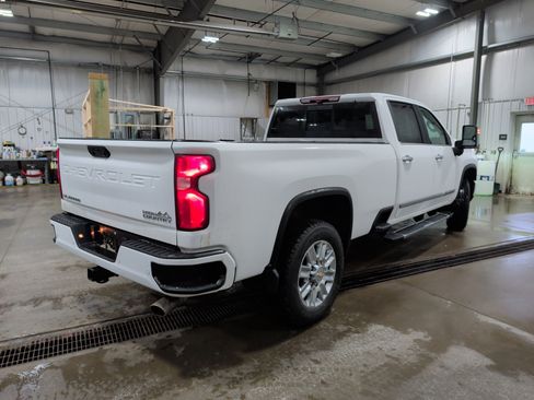 Used 2024 Chevrolet Silverado 2500 High Country w/ Technology Package image 3