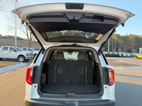 Used 2023 GMC Acadia SLT image 29