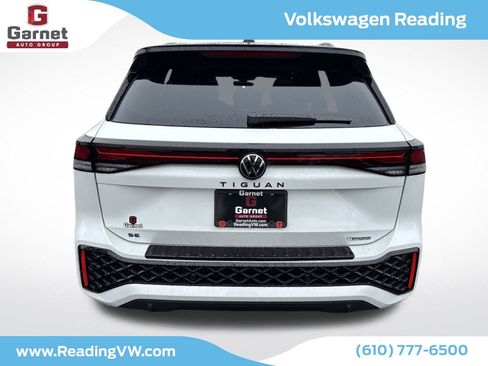 New 2025 Volkswagen Tiguan SE R-Line image 4