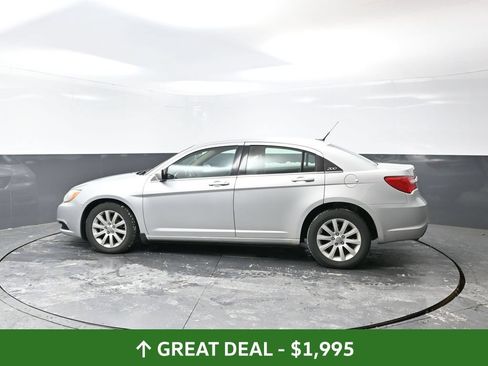 Used 2011 Chrysler 200 Touring FWD image 9