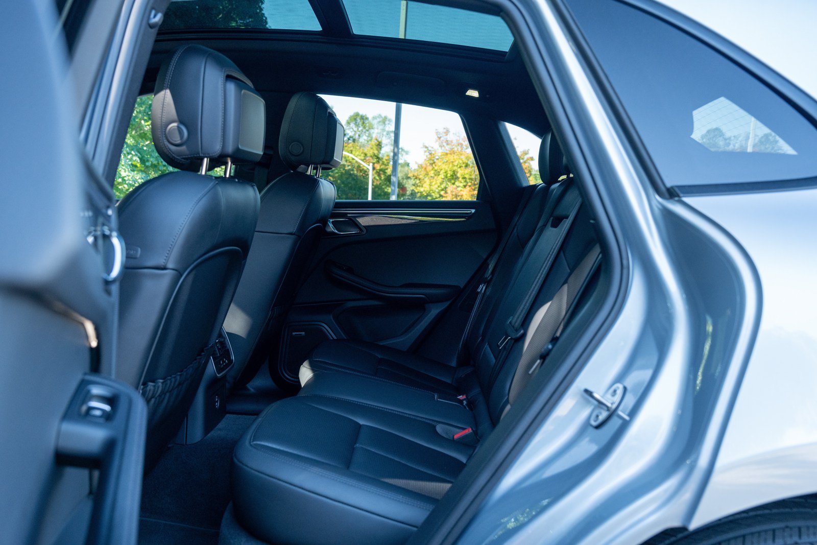 Certified 2026 Porsche Macan AWD/4WD image 33