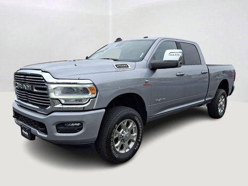 Used 2024 RAM 2500 Laramie AWD/4WD image 3