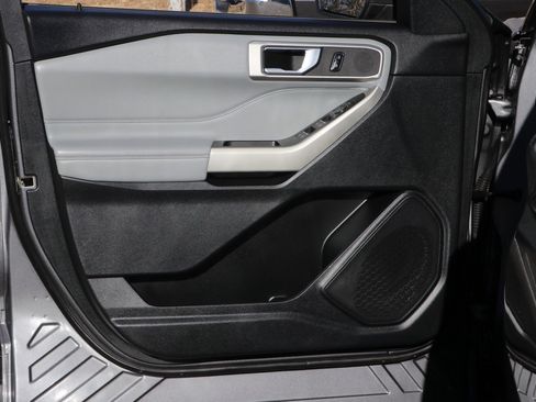 Used 2021 Ford Explorer XLT w/ Equipment Group 202A image 10