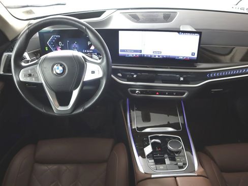 Used 2024 BMW X7 xDrive40i w/ Climate Comfort Package image 23