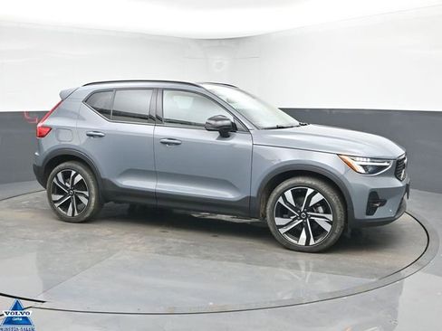 Used 2023 Volvo XC40 B5 Plus w/ Climate Package image 1
