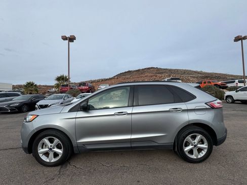 Used 2020 Ford Edge SE image 2