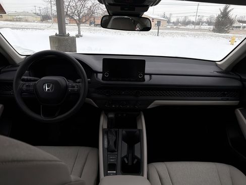 Used 2025 Honda Accord LX image 10