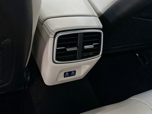 Used 2025 Genesis G70 2.5T image 28