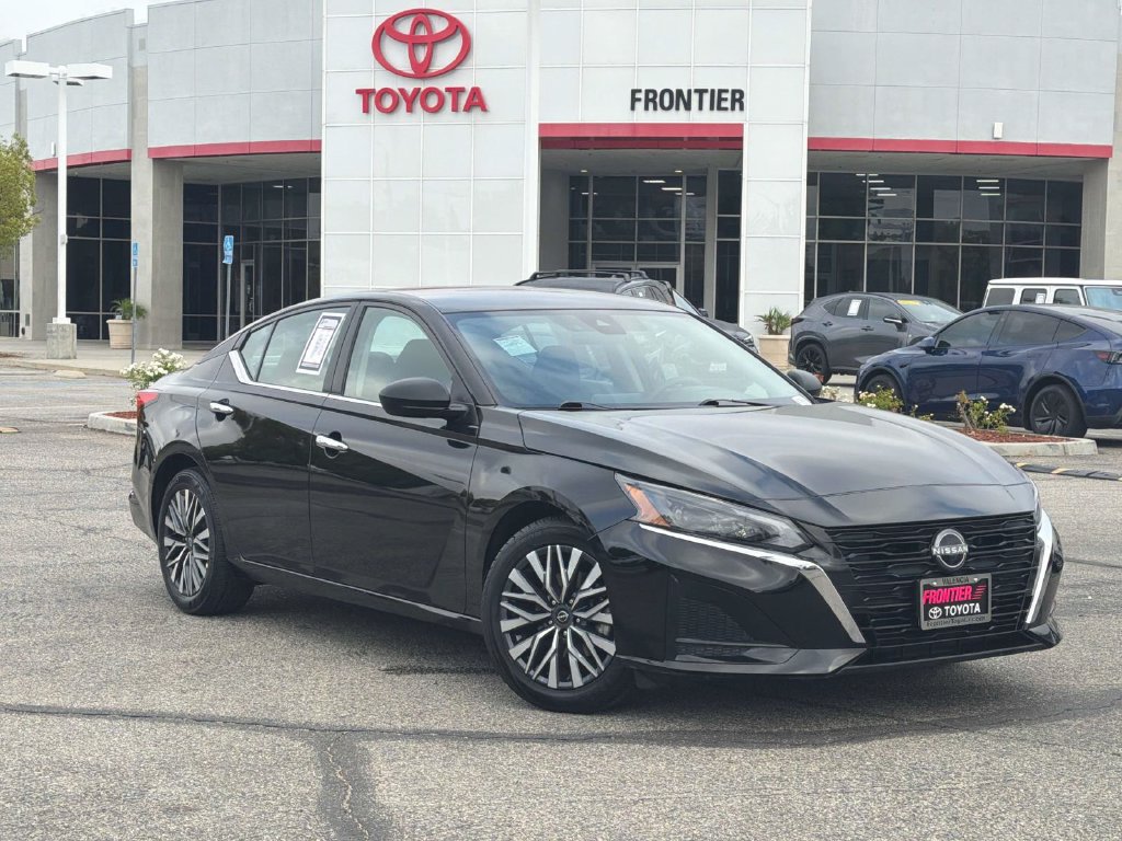Used 2025 Nissan Altima 2.5 SV FWD image 1