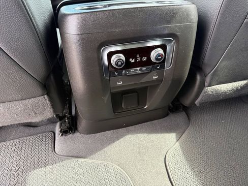 Used 2022 GMC Yukon Denali AWD/4WD image 15