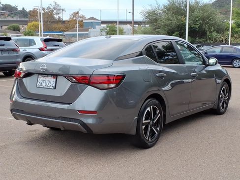 Used 2025 Nissan Sentra SV FWD image 4