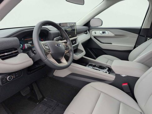New 2026 Ford Explorer Active w/ Active Comfort Package RWD image 8