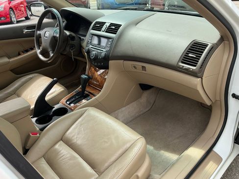 Used 2004 Honda Accord EX image 9