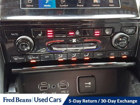 Used 2022 Jeep Grand Cherokee L Limited w/ Black Appearance Package image 17