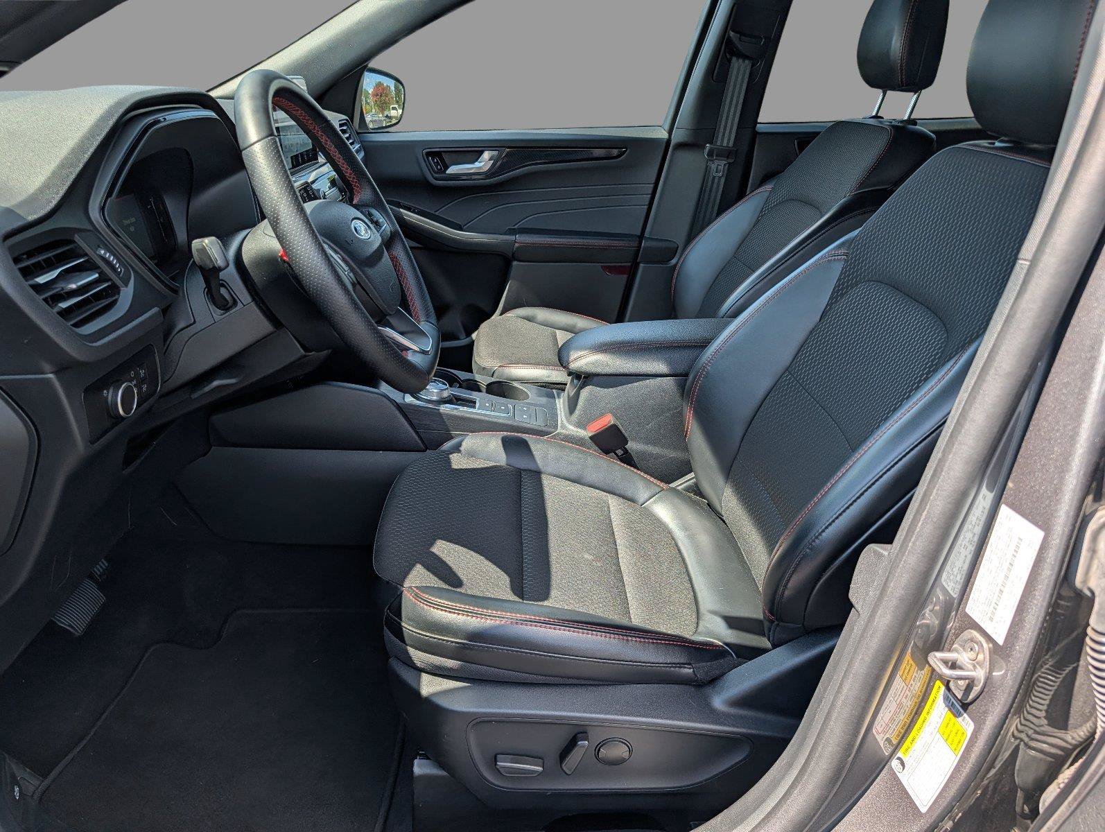 Used 2025 Ford Escape ST-Line FWD image 10