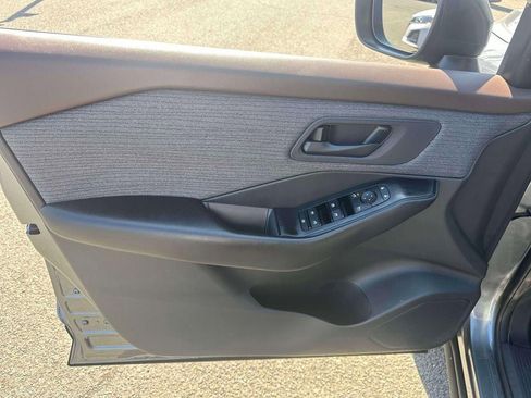 Used 2023 Nissan Rogue S image 16