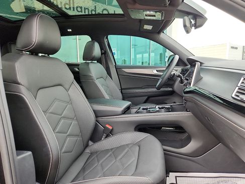 Used 2024 Volkswagen Atlas Cross Sport SE FWD image 15