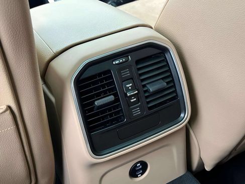 Used 2021 Porsche Macan AWD/4WD image 14