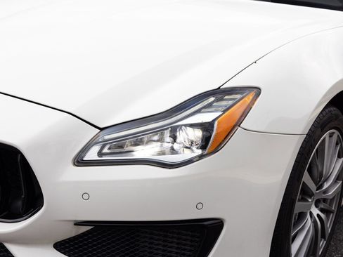 Used 2022 Maserati Quattroporte Modena image 14