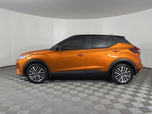 Used 2023 Nissan Kicks SV image 4