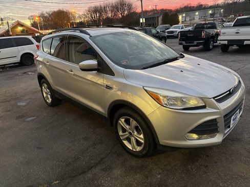 Used 2014 Ford Escape SE w/ Equipment Group 201A image 6