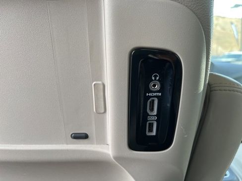 Used 2021 Chrysler Pacifica Touring-L w/ Uconnect Theater Family Group image 19