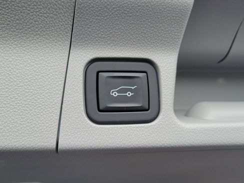 Used 2023 GMC Acadia SLT w/ Preferred Package FWD image 9