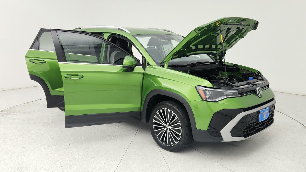 Used 2025 Volkswagen Taos SE FWD image 9