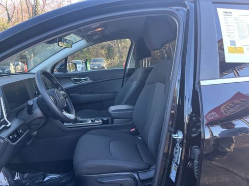 Used 2025 Kia Sportage LX image 25