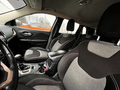 Used 2014 Jeep Cherokee Latitude AWD/4WD image 6