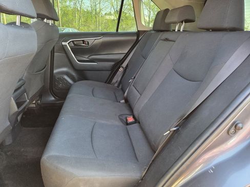 Used 2019 Toyota RAV4 LE FWD image 17