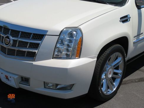 Used 2014 Cadillac Escalade ESV Platinum AWD/4WD image 15