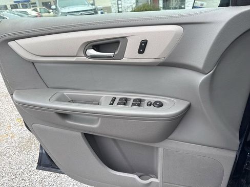 Used 2017 Chevrolet Traverse LS FWD image 15