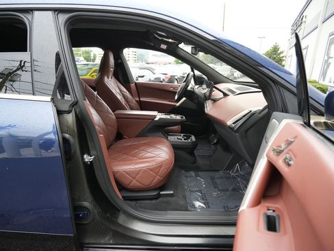 Used 2023 BMW iX xDrive50 w/ Premium Package AWD/4WD image 36
