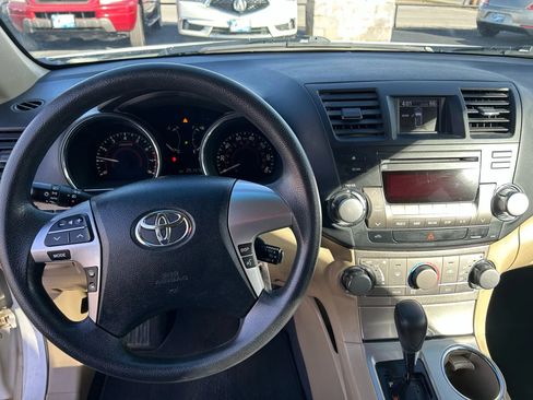 Used 2011 Toyota Highlander 2WD w/ Tech Pkg image 21