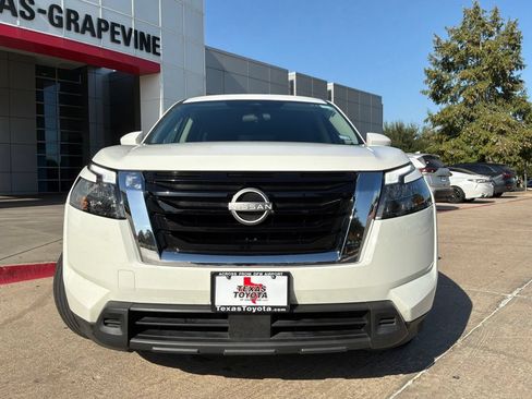 Used 2025 Nissan Pathfinder SV AWD/4WD image 3