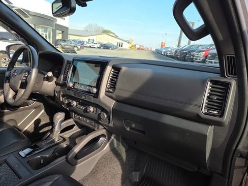 Used 2022 Nissan Frontier PRO-4X w/ Pro-4X Premium Package image 16
