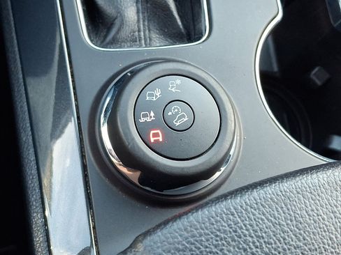 Certified 2018 Ford Explorer XLT w/ Equipment Group 202A image 28